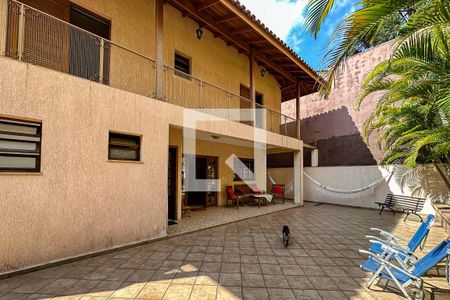 Casa à venda com 420m², 4 quartos e 4 vagas Casa à venda com 420m², 4 quartos e 4 vagasÁrea comum