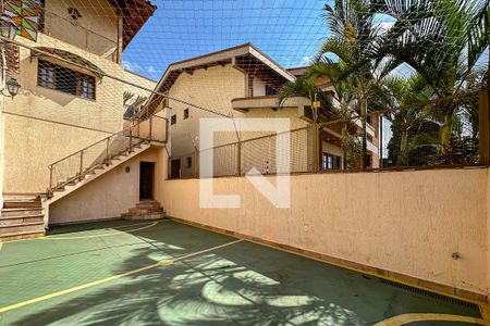 Casa à venda com 420m², 4 quartos e 4 vagas Casa à venda com 420m², 4 quartos e 4 vagasÁrea comum