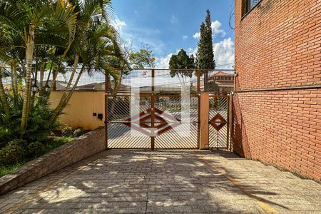 Casa à venda com 420m², 4 quartos e 4 vagas Casa à venda com 420m², 4 quartos e 4 vagasGaragem