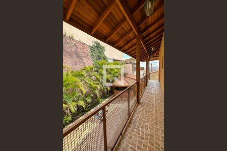 Casa à venda com 420m², 4 quartos e 4 vagas Casa à venda com 420m², 4 quartos e 4 vagasVaranda