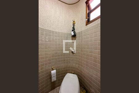 Casa à venda com 420m², 4 quartos e 4 vagas Casa à venda com 420m², 4 quartos e 4 vagasBanheiro 4