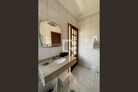 Casa à venda com 420m², 4 quartos e 4 vagas Casa à venda com 420m², 4 quartos e 4 vagasBanheiro 2