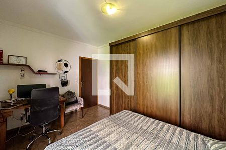 Casa à venda com 420m², 4 quartos e 4 vagas Casa à venda com 420m², 4 quartos e 4 vagasQuarto 4