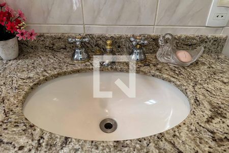 Casa à venda com 420m², 4 quartos e 4 vagas Casa à venda com 420m², 4 quartos e 4 vagasBanheiro 5