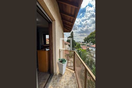 Casa à venda com 420m², 4 quartos e 4 vagas Casa à venda com 420m², 4 quartos e 4 vagasVista