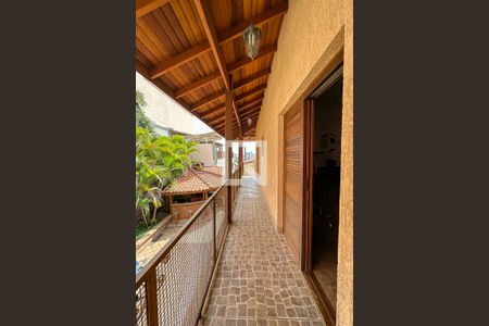 Casa à venda com 420m², 4 quartos e 4 vagas Casa à venda com 420m², 4 quartos e 4 vagasVaranda