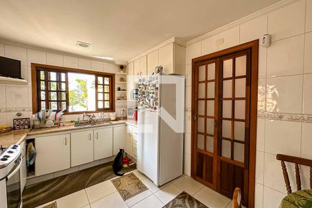 Casa à venda com 420m², 4 quartos e 4 vagas Casa à venda com 420m², 4 quartos e 4 vagasCozinha