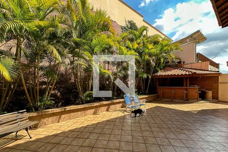 Casa à venda com 420m², 4 quartos e 4 vagas Casa à venda com 420m², 4 quartos e 4 vagasÁrea comum