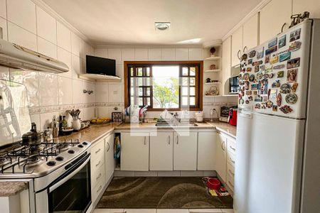 Casa à venda com 420m², 4 quartos e 4 vagas Casa à venda com 420m², 4 quartos e 4 vagasCozinha