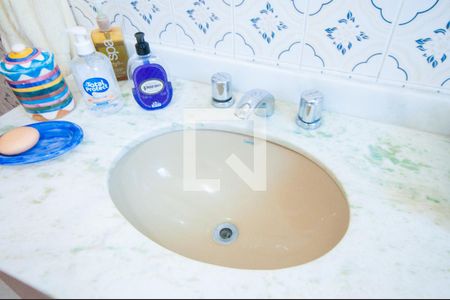 Casa à venda com 166m², 3 quartos e 2 vagas Casa à venda com 166m², 3 quartos e 2 vagasBanheiro Corredor