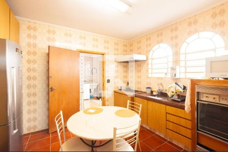 Casa à venda com 166m², 3 quartos e 2 vagas Casa à venda com 166m², 3 quartos e 2 vagasCozinha