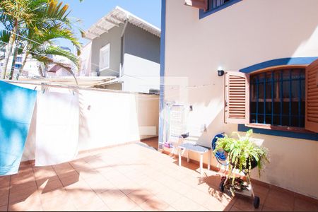 Casa à venda com 166m², 3 quartos e 2 vagas Casa à venda com 166m², 3 quartos e 2 vagasQuintal