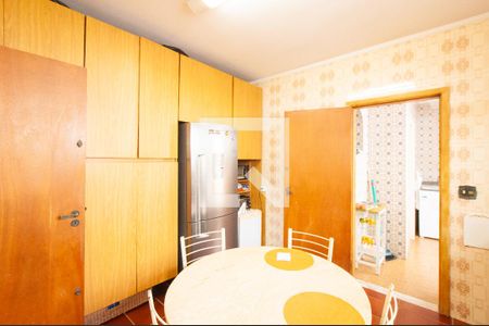 Casa à venda com 166m², 3 quartos e 2 vagas Casa à venda com 166m², 3 quartos e 2 vagasCozinha