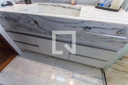 Apartamento à venda com 314m², 3 quartos e 3 vagas Apartamento à venda com 314m², 3 quartos e 3 vagasArmário do Banheiro Social