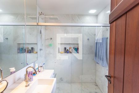 Apartamento à venda com 314m², 3 quartos e 3 vagas Apartamento à venda com 314m², 3 quartos e 3 vagasBanheiro 2 da Suíte