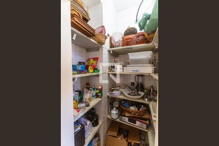 Apartamento à venda com 314m², 3 quartos e 3 vagas Apartamento à venda com 314m², 3 quartos e 3 vagasDespensa