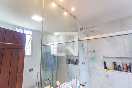 Apartamento à venda com 314m², 3 quartos e 3 vagas Apartamento à venda com 314m², 3 quartos e 3 vagasArmário do Banheiro 2 da Suíte