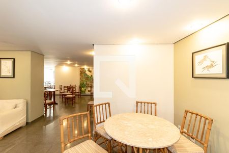 Apartamento à venda com 140m², 3 quartos e 2 vagas Apartamento à venda com 140m², 3 quartos e 2 vagasÁrea comum - Salão de festas