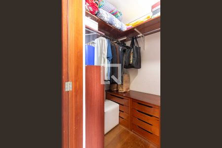 Apartamento à venda com 115m², 3 quartos e 2 vagas Apartamento à venda com 115m², 3 quartos e 2 vagasCloset da suíte
