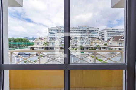 Casa de condomínio à venda com 220m², 4 quartos e 4 vagas Casa de condomínio à venda com 220m², 4 quartos e 4 vagasVaranda Suíte 2