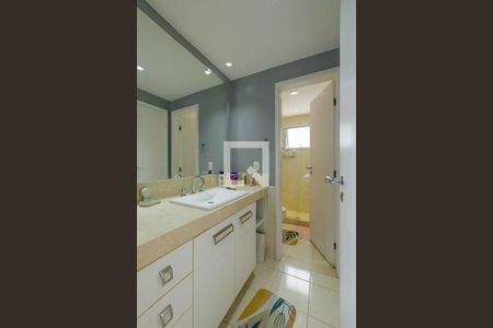 Casa de condomínio à venda com 220m², 4 quartos e 4 vagas Casa de condomínio à venda com 220m², 4 quartos e 4 vagasBanheiro Suítes Canadense