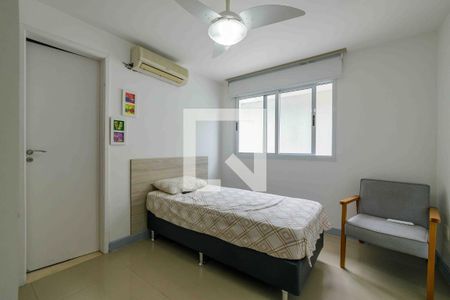 Casa de condomínio à venda com 220m², 4 quartos e 4 vagas Casa de condomínio à venda com 220m², 4 quartos e 4 vagasSuíte Canadense 1