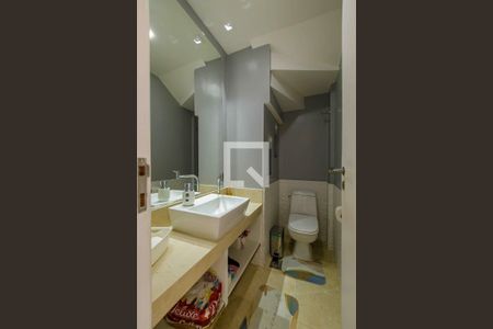 Casa de condomínio à venda com 220m², 4 quartos e 4 vagas Casa de condomínio à venda com 220m², 4 quartos e 4 vagasLavabo