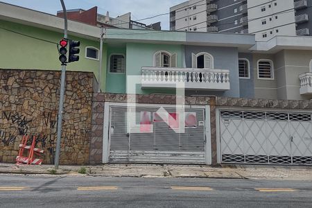 Casa à venda com 186m², 3 quartos e 2 vagas Casa à venda com 186m², 3 quartos e 2 vagasFachada