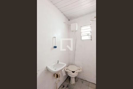 Casa à venda com 300m², 4 quartos e 2 vagas Casa à venda com 300m², 4 quartos e 2 vagasBanheiro da edícula