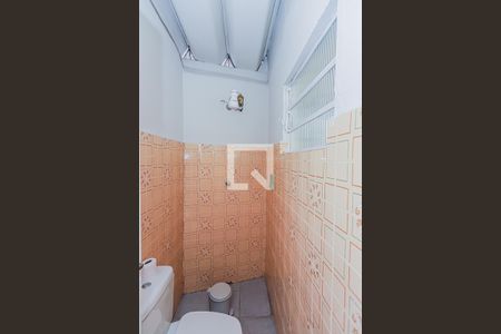 Casa à venda com 253m², 3 quartos e 1 vaga Casa à venda com 253m², 3 quartos e 1 vagaBanheiro de serviço