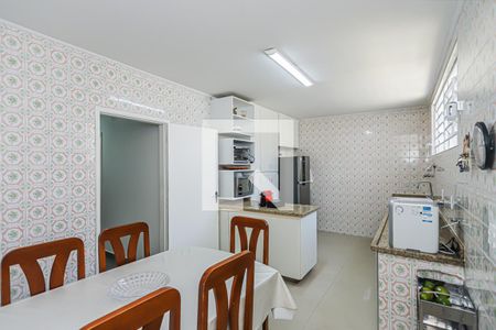 Casa à venda com 253m², 3 quartos e 1 vaga Casa à venda com 253m², 3 quartos e 1 vagaCozinha e copa