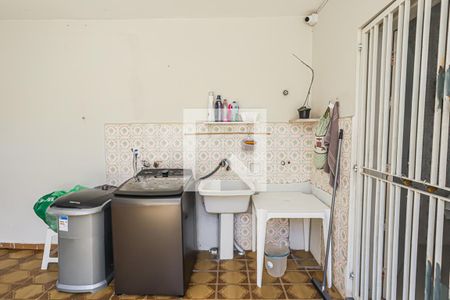 Casa à venda com 253m², 3 quartos e 1 vaga Casa à venda com 253m², 3 quartos e 1 vagaÁrea de serviço e quintal