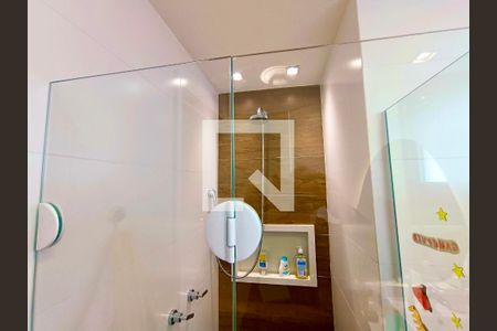 Apartamento à venda com 105m², 3 quartos e 2 vagasBanheiro social 