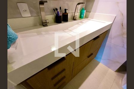 Apartamento à venda com 105m², 3 quartos e 2 vagasSuíte banheiro 