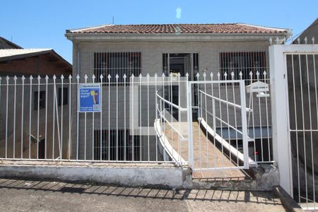 Casa à venda com 250m², 4 quartos e 2 vagas Casa à venda com 250m², 4 quartos e 2 vagasFachada