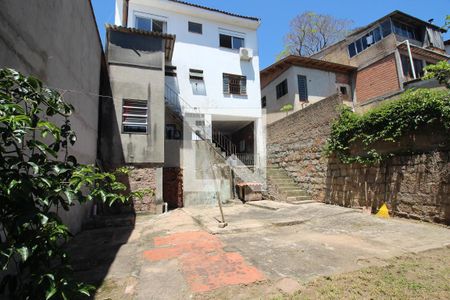 Casa à venda com 250m², 4 quartos e 2 vagas Casa à venda com 250m², 4 quartos e 2 vagasQuintal