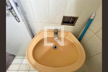 Casa à venda com 177m², 4 quartos e 2 vagas Casa à venda com 177m², 4 quartos e 2 vagasBanheiro Social