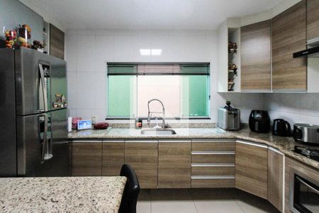 Casa à venda com 145m², 4 quartos e 2 vagas Casa à venda com 145m², 4 quartos e 2 vagasCozinha
