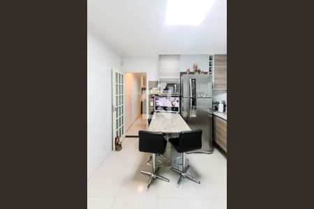 Casa à venda com 145m², 4 quartos e 2 vagas Casa à venda com 145m², 4 quartos e 2 vagasCozinha