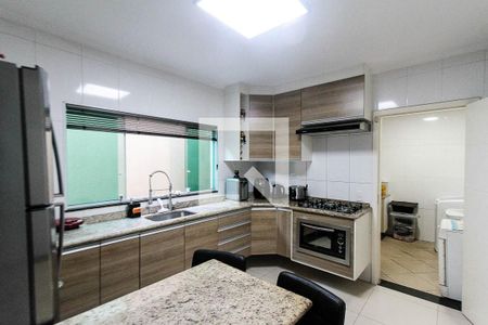 Casa à venda com 145m², 4 quartos e 2 vagas Casa à venda com 145m², 4 quartos e 2 vagasCozinha
