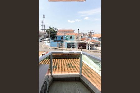 Casa à venda com 145m², 4 quartos e 2 vagas Casa à venda com 145m², 4 quartos e 2 vagasVaranda