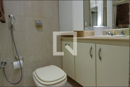 Apartamento à venda com 150m², 3 quartos e 2 vagas Apartamento à venda com 150m², 3 quartos e 2 vagasBanheiro da Suíte