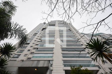 Apartamento para alugar com 142m², 3 quartos e 3 vagas Apartamento para alugar com 142m², 3 quartos e 3 vagasFachada