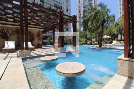 Apartamento à venda com 150m², 4 quartos e 2 vagasÁrea comum - Piscina