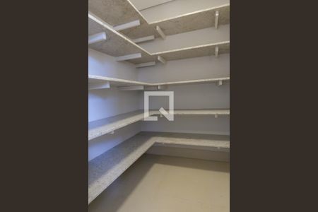 Casa de condomínio à venda com 453m², 4 quartos e 4 vagas Casa de condomínio à venda com 453m², 4 quartos e 4 vagasDespensa