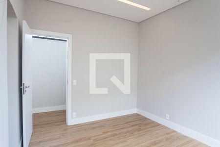 Casa de condomínio à venda com 453m², 4 quartos e 4 vagas Casa de condomínio à venda com 453m², 4 quartos e 4 vagassuite 3