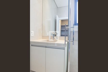 Casa de condomínio à venda com 453m², 4 quartos e 4 vagas Casa de condomínio à venda com 453m², 4 quartos e 4 vagasbanheiro suite 3