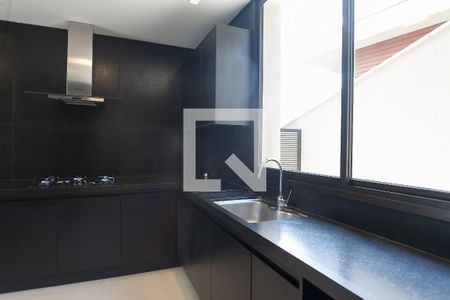 Casa de condomínio à venda com 453m², 4 quartos e 4 vagas Casa de condomínio à venda com 453m², 4 quartos e 4 vagascozinha