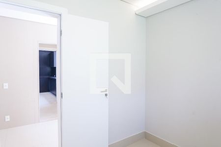 Casa de condomínio à venda com 453m², 4 quartos e 4 vagas Casa de condomínio à venda com 453m², 4 quartos e 4 vagasQuarto de Serviço