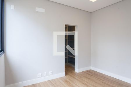 Casa de condomínio à venda com 453m², 4 quartos e 4 vagas Casa de condomínio à venda com 453m², 4 quartos e 4 vagassuite 2